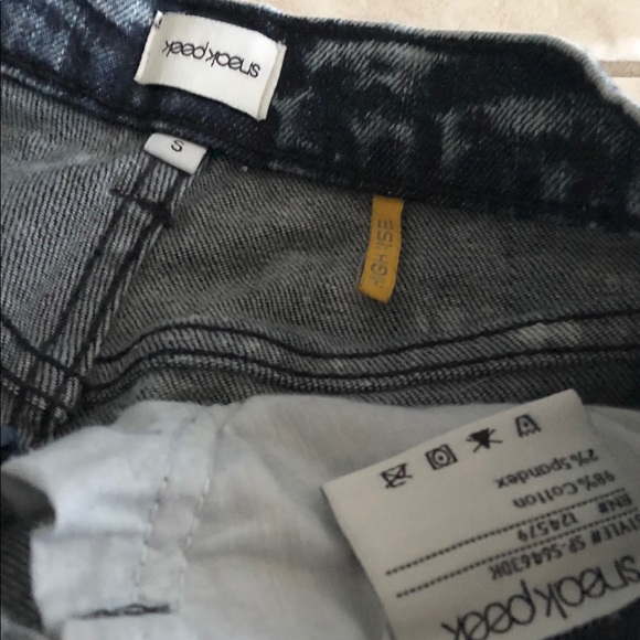 Sneak Peek Acid Wash High Rise Denim Shorts - Picture 3 of 3